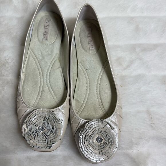 Nine West MWOLGA marble cream slip on flats brooch jewels front accent SZ8.5 - Picture 1 of 9